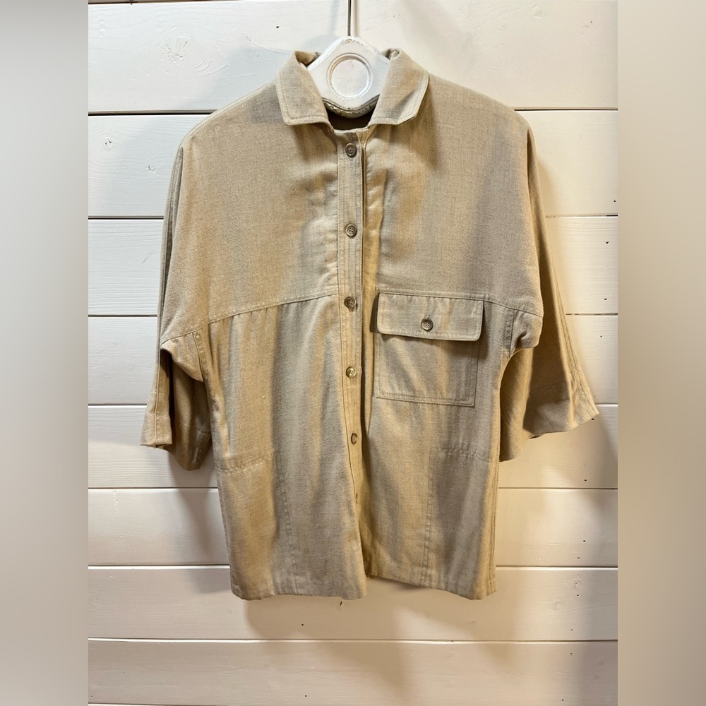 BRECKENRIDGE – Beige Button-Up Shirt (Size 10)